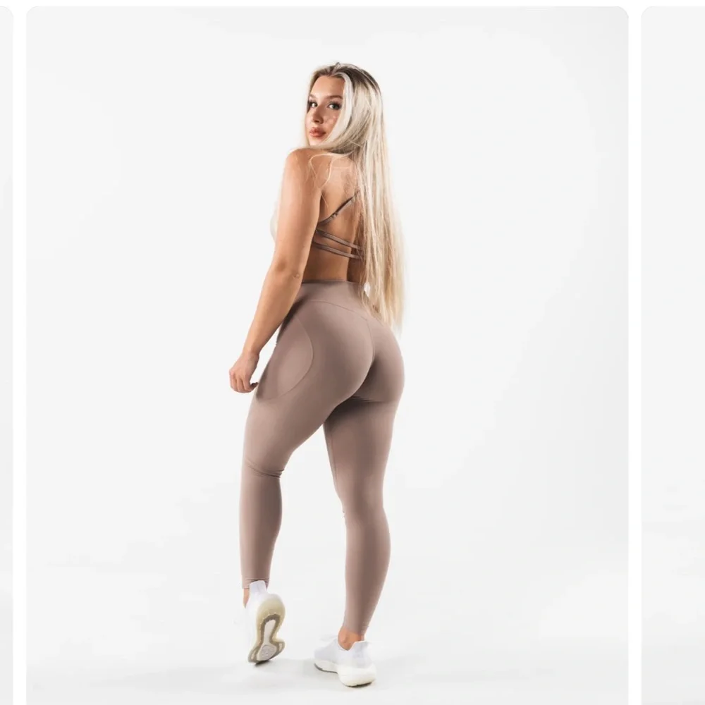 Aura Ultra-High Rise Legging - Sand - Picture 2 of 6